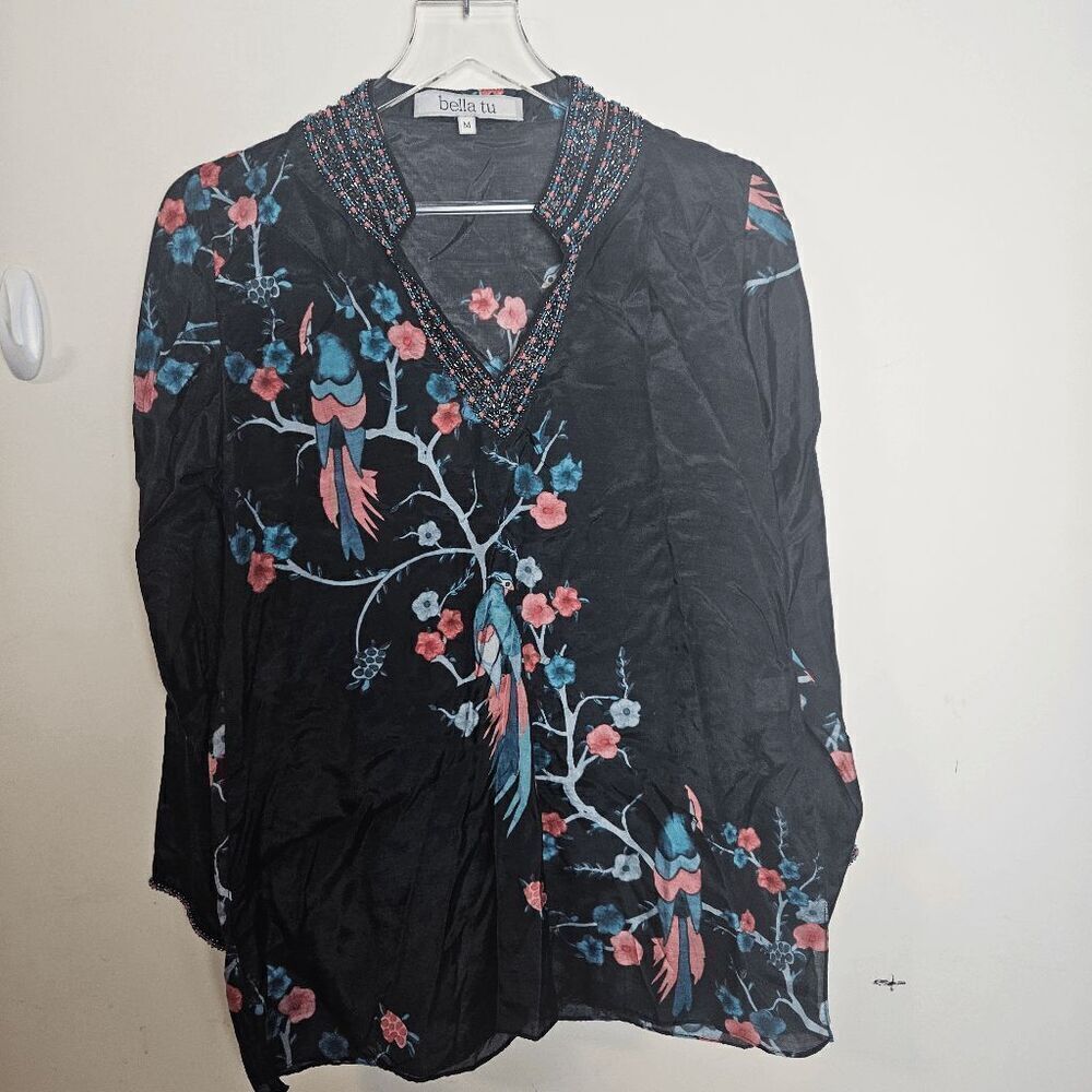 Bella Tu V Neck Tunic Blouse Bird Parrots Floral Embellished V neck Women's Blac